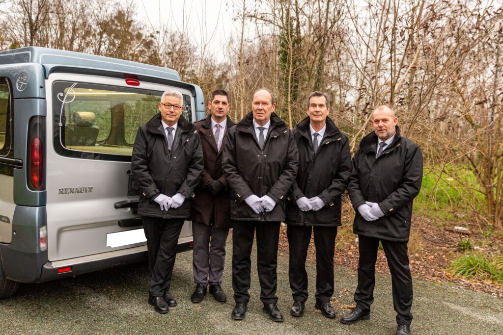 membres de service funeraire