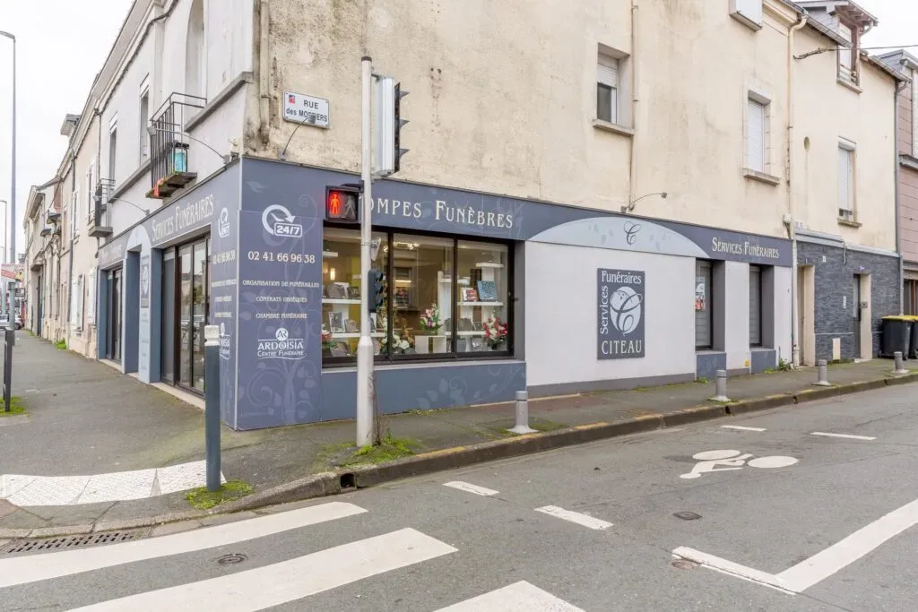 Devanture de l'agence de pompes funèbres Citeau Services Funéraires.